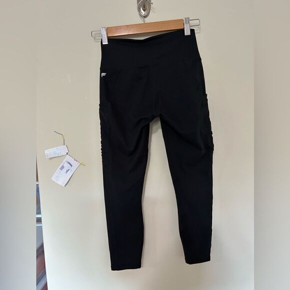 Fabletics Black Capri Leggings Sides Pockets - Picture 6 of 10